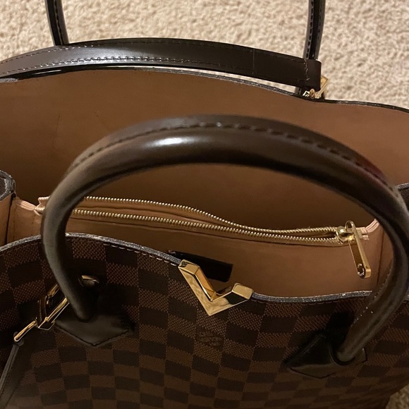 Authentic Louis Vuitton Kensington - Picture 10 of 11